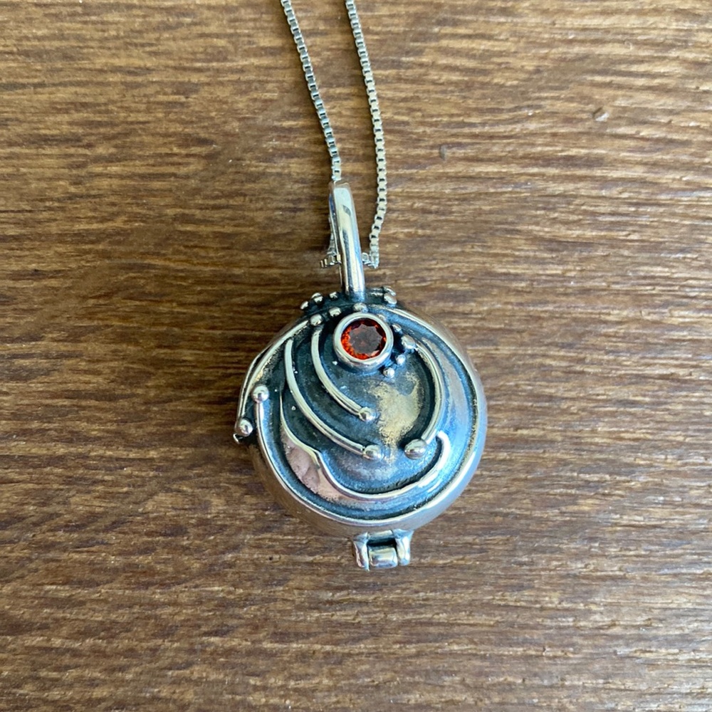 NWOT Vampire Diaries TVD Elena Gilbert Necklace